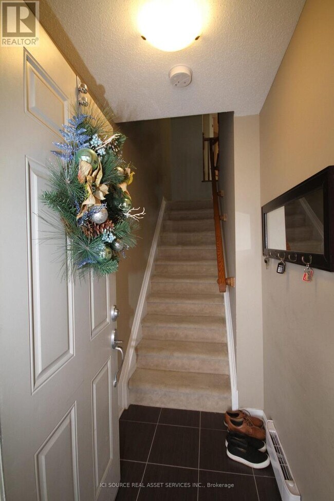 Building Photo - 368 Galston Private