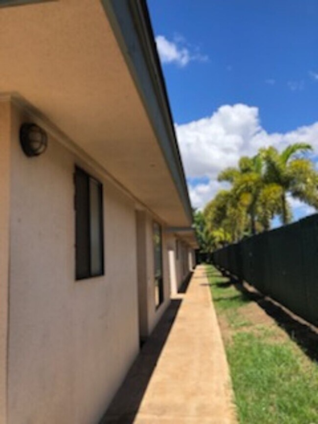 Building Photo - 40 Waiohuli St