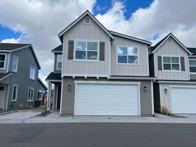 Building Photo - Modern 4/2.5 Townhome in Minden