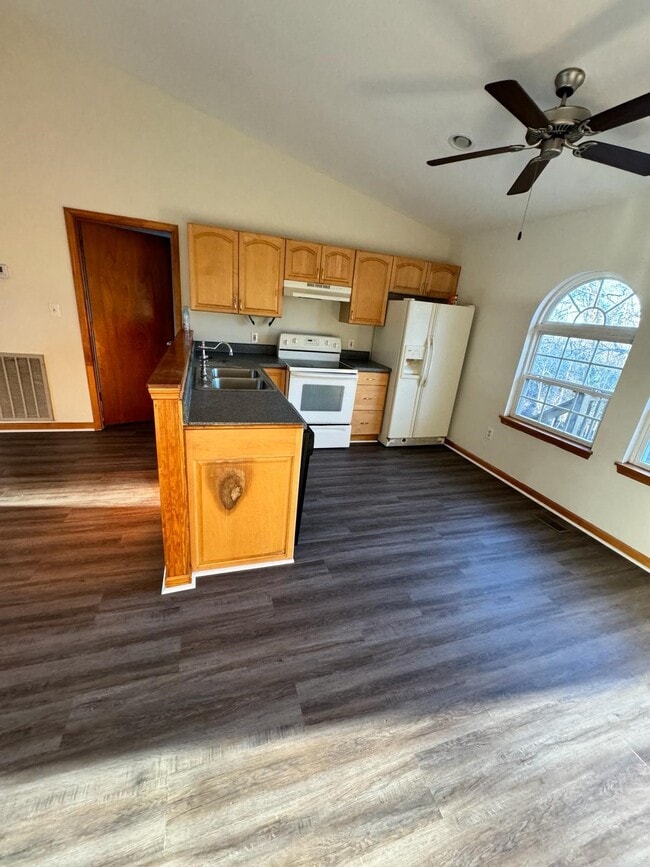 Building Photo - 7403 Primm Springs Rd