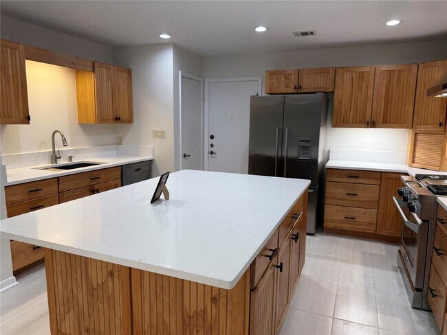 Foto del edificio - 9106 Rockcrest Cir