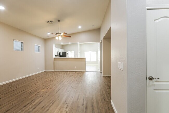 Foto del edificio - 7110 W Superior Ave