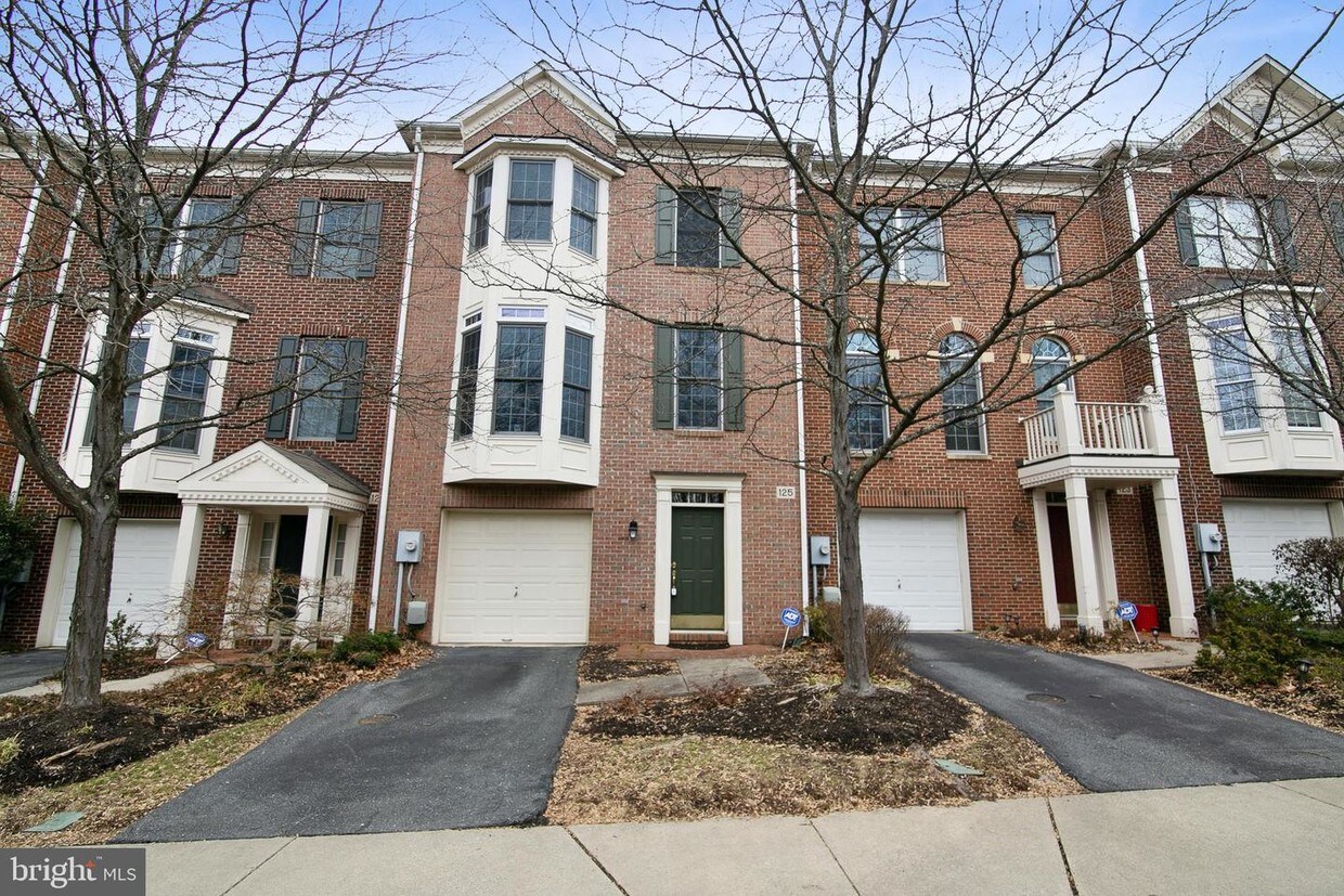 Primary Photo - 125 Wootton Oaks Ct