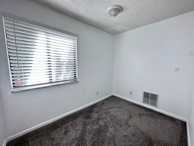 Building Photo - 2047 Woodtrail Dr