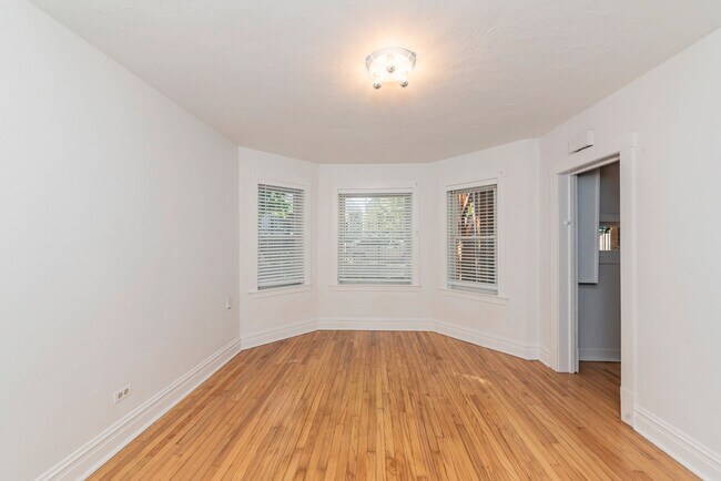 Foto del edificio - 3079 N Elbridge Ave