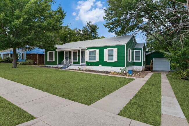 Foto del edificio - Charming 3-Bedroom Duplex in Desirable Arlington Heights!