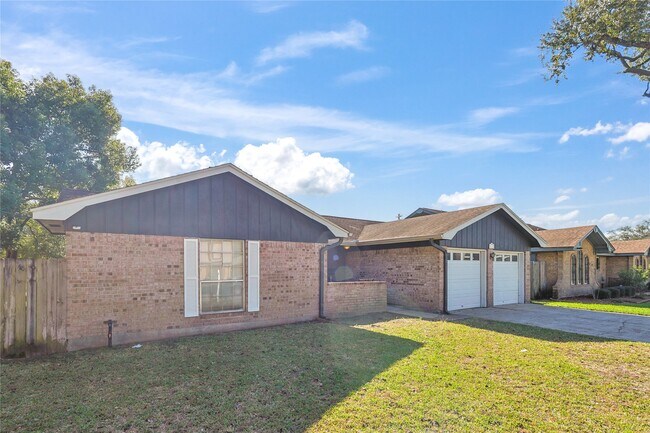 Foto del edificio - 2719 Meadow Ln