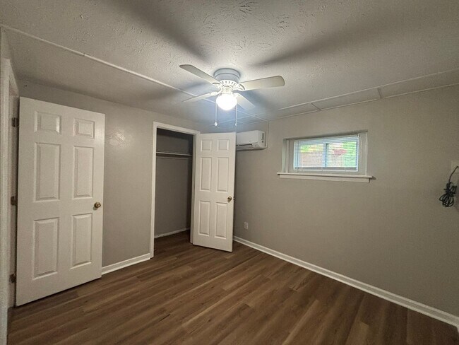 Building Photo - 1701 Jackson Hollow Rd