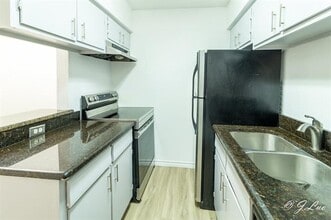 Building Photo - 4044 Buena Vista St