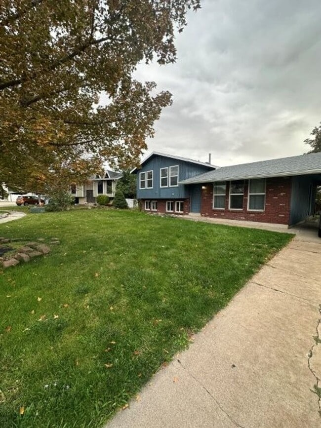 Building Photo - 647 W 2575 N