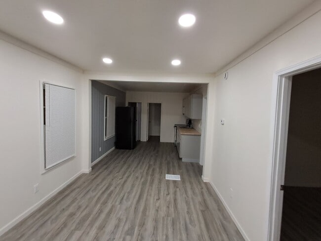 Building Photo - 2-bedroom, newly remodeled home on Flint's far east side