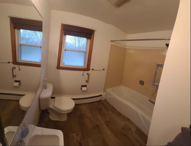 Spacious bathroom - 5773 Locust Street Ext