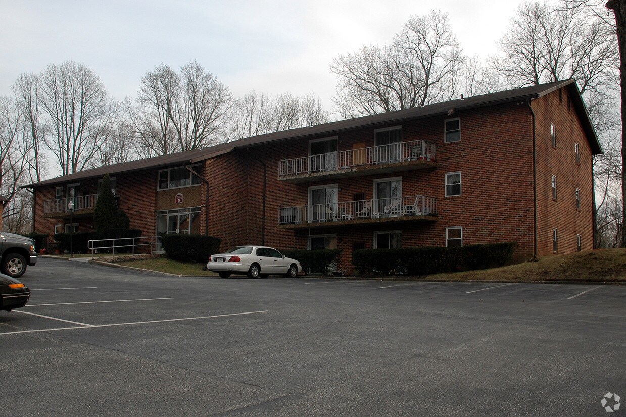 Foto del edificio - Lawrence Hill Apartments