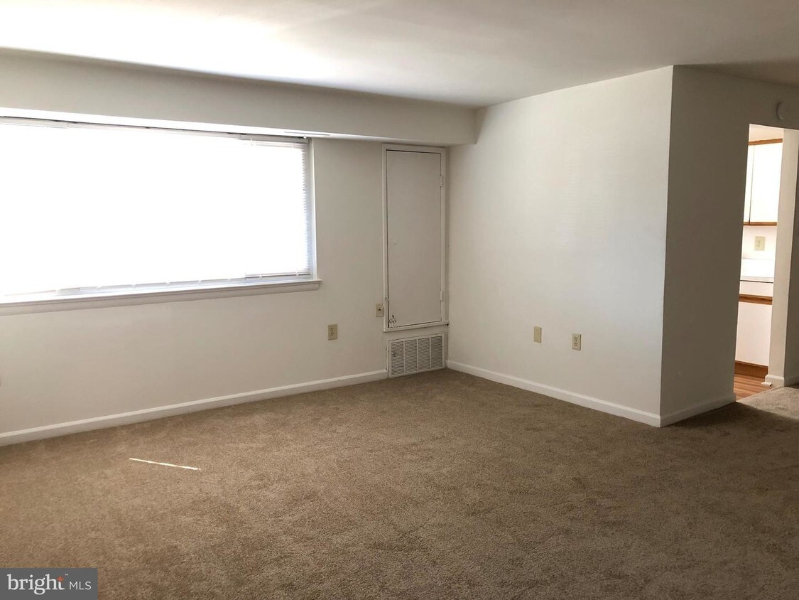 Foto principal - 11320 Cherry Hill Rd