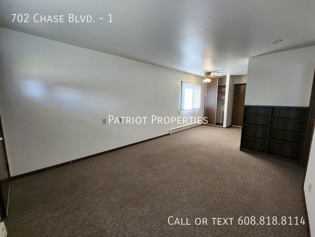 Building Photo - 1 bedroom/ 1 bath apartment in Sun Prairie...