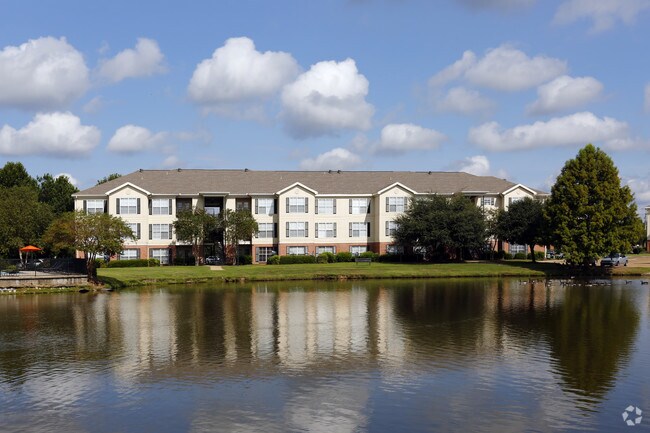 Building Photo - Windsor Lake