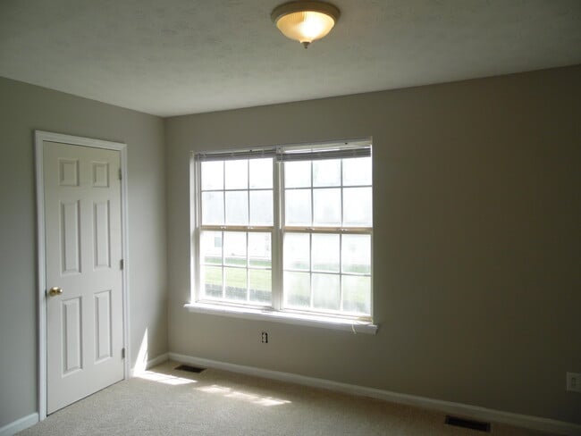 Building Photo - 902 Wabarto Way