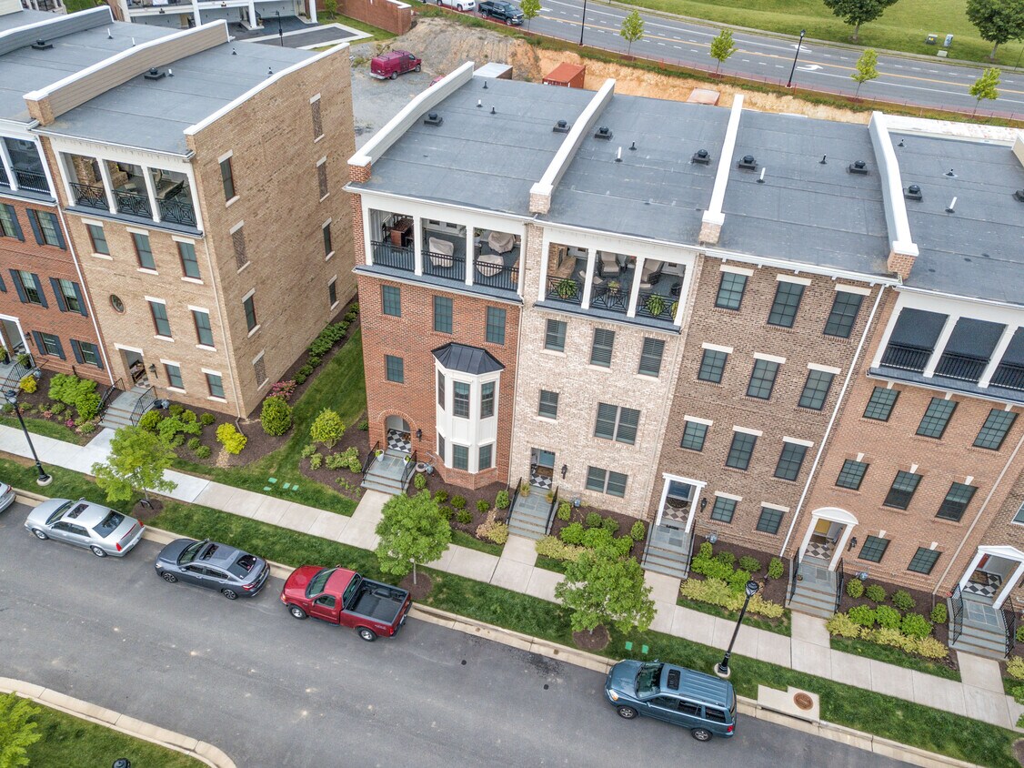 Extra parking on street - 12329 Dewhurst Ave