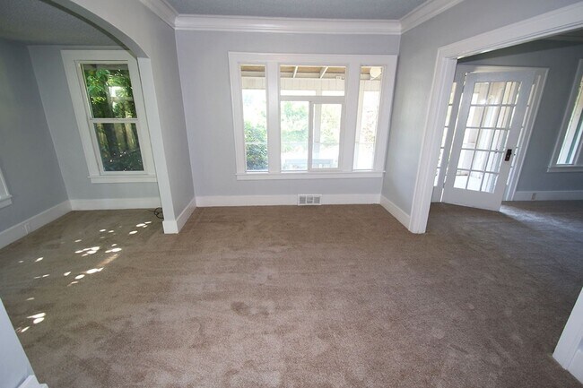 Foto del edificio - PRIVATE BOTHELL HOME FOR RENT W LARGE YARD & NEW PAINT & CARPET!