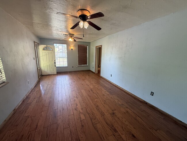 Foto del edificio - 731 E 9th St