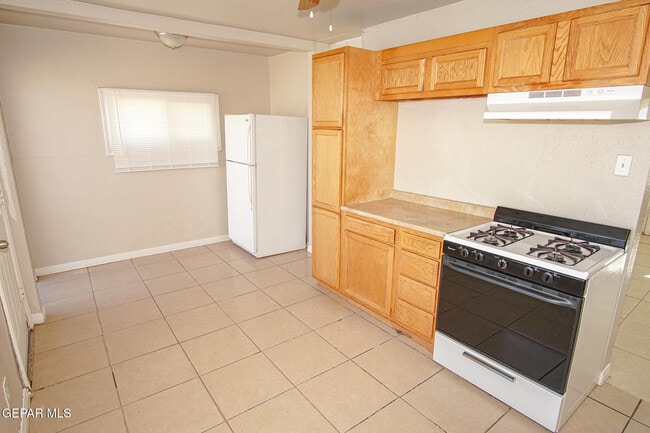 Building Photo - 6205 Tesuque Dr
