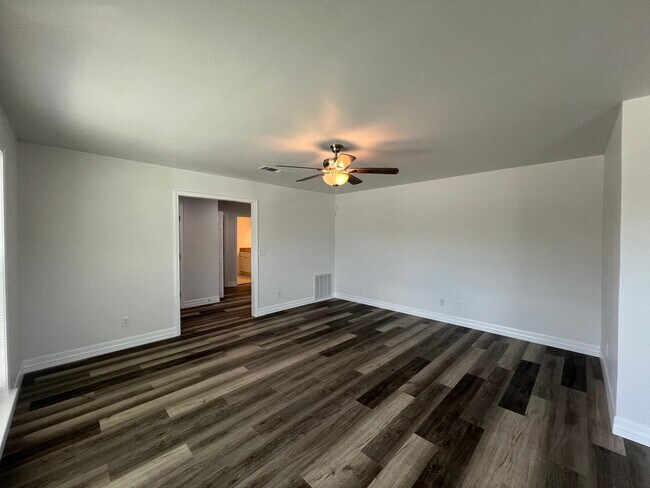 Foto del edificio - Fall Move in Special $250 off 1st months rent