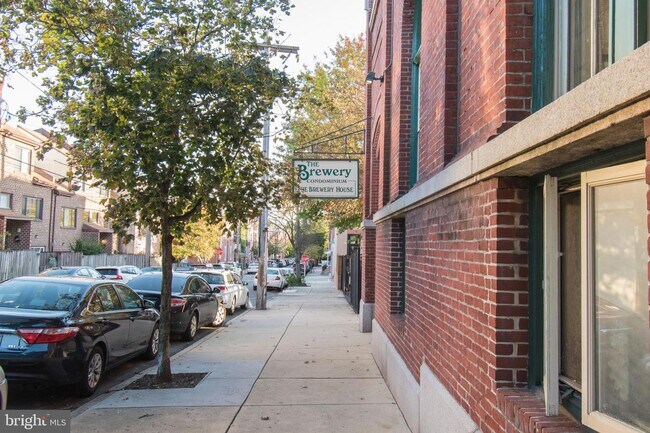 Building Photo - 870 N 28th St