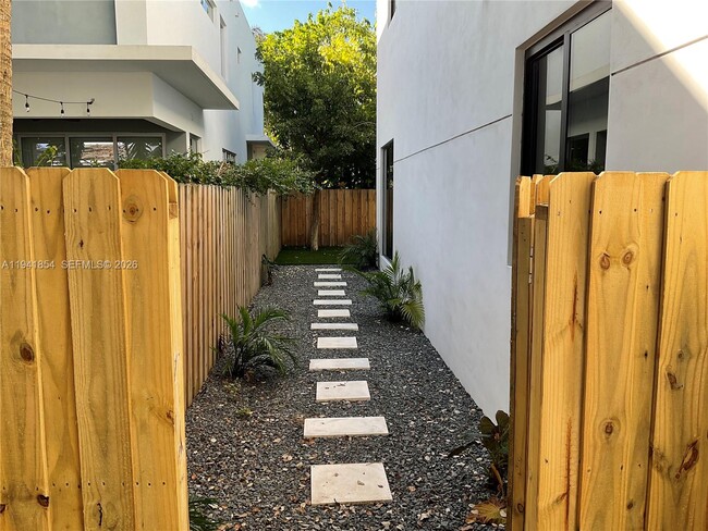 Foto del edificio - 3376 Perry Frow Dr