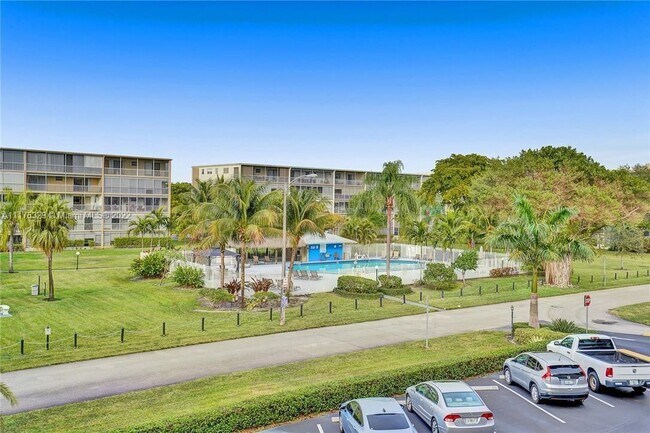 Foto del edificio - 950 Hillcrest Dr