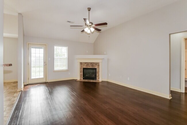 Foto del edificio - 3835 Farm Pond Cove W