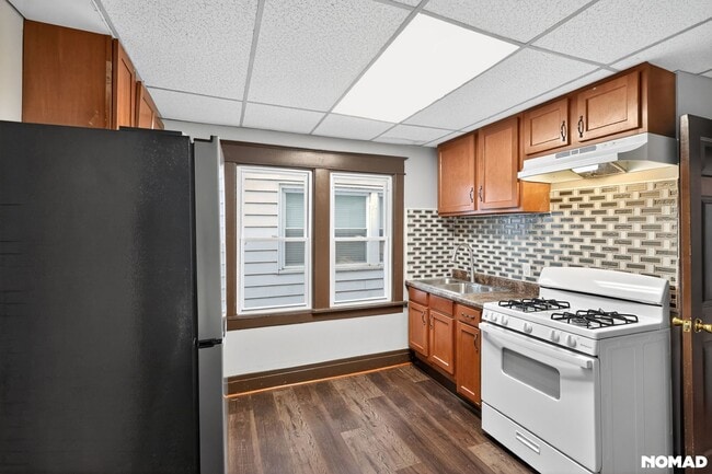 Building Photo - 118 Pries Ave