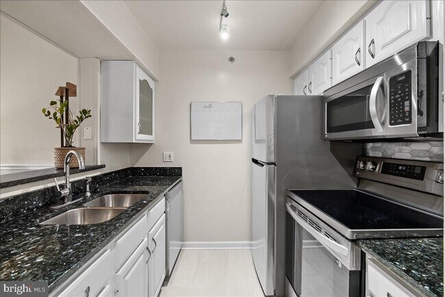 Foto del edificio - 3311 Wyndham Cir