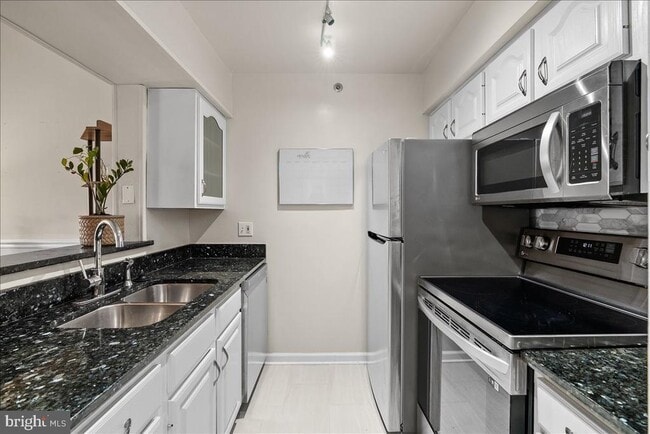 Building Photo - 3311 Wyndham Cir