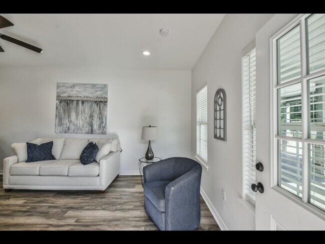 Foto del edificio - 24094 Sears Ln