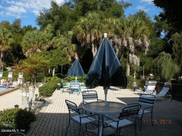 patio de la piscina comunitaria - 11120 SW 73rd Ter