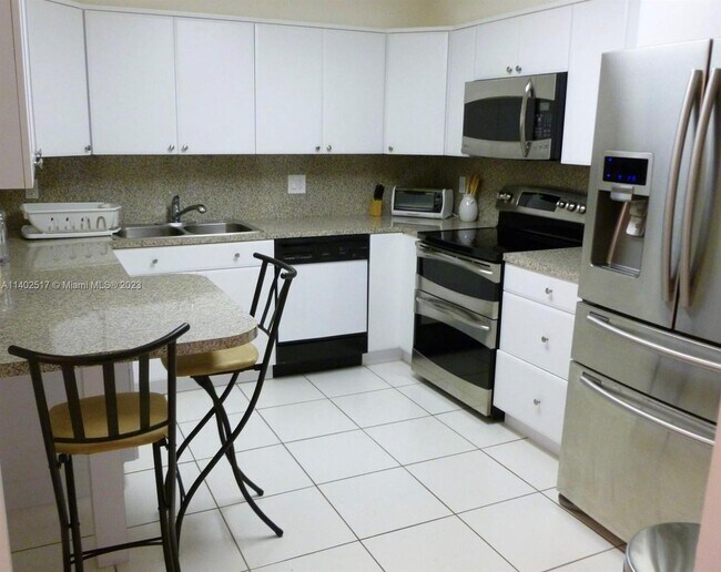 Building Photo - 16300 Golf Club Rd
