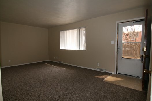 Building Photo - 700-704 Miller Ct