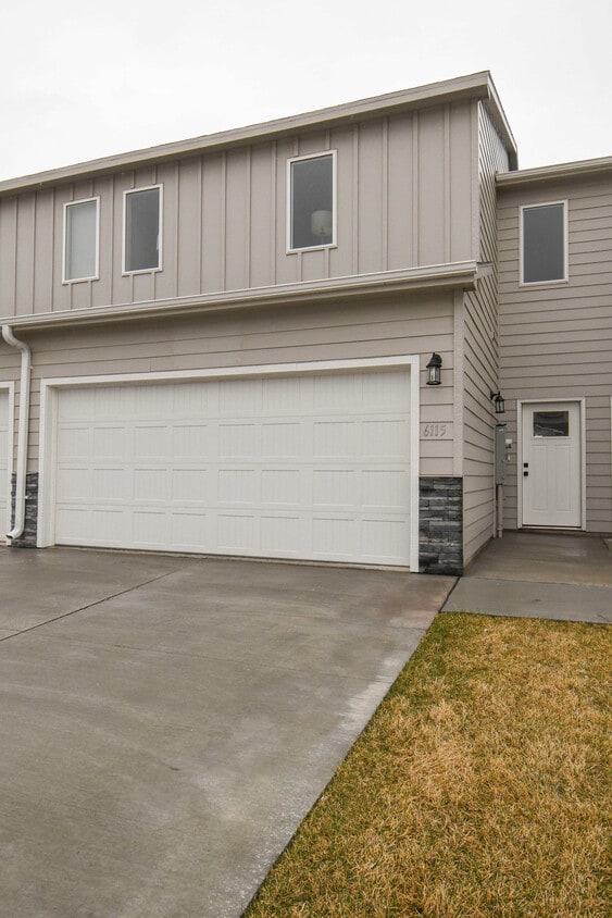 Primary Photo - 6115 S Alki Pl