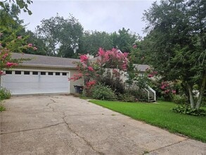 Building Photo - 395 Monivea Ln