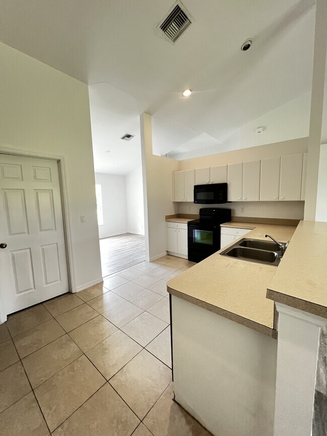 Building Photo - 1013 Tropicana Parkway W
