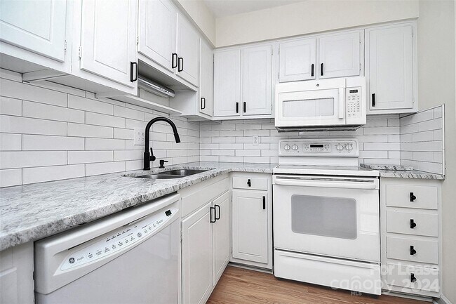 Foto del edificio - 3726 Park Rd