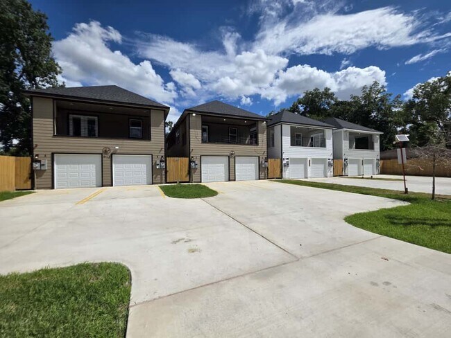 Foto del edificio - 8406 De Priest St