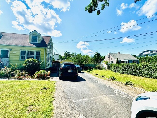 Building Photo - 23 Amityville Rd
