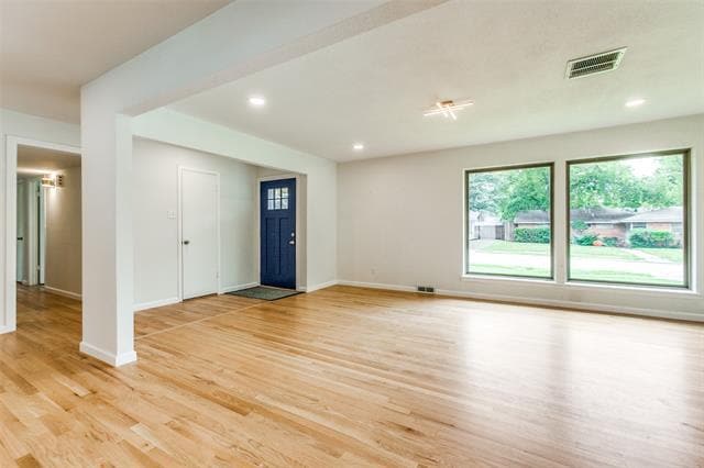 Building Photo - 3517 Woodleigh Dr