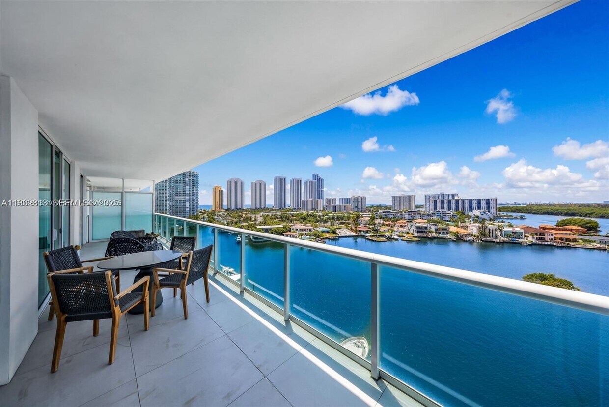 Foto principal - 400 Sunny Isles Blvd