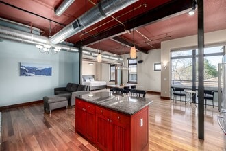 Building Photo - 210 W Magnolia St