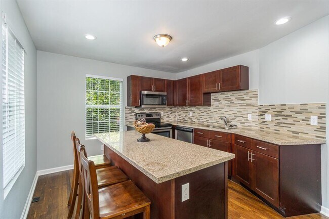 Foto del edificio - 5205 Irvington Blvd