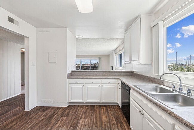 Building Photo - Paz Mar