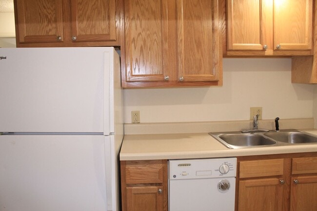 Interior Photo - 508 W White St