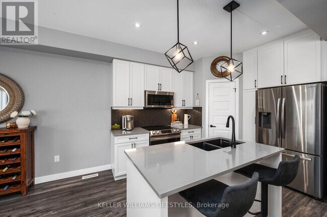 Building Photo - 252 Doan Dr